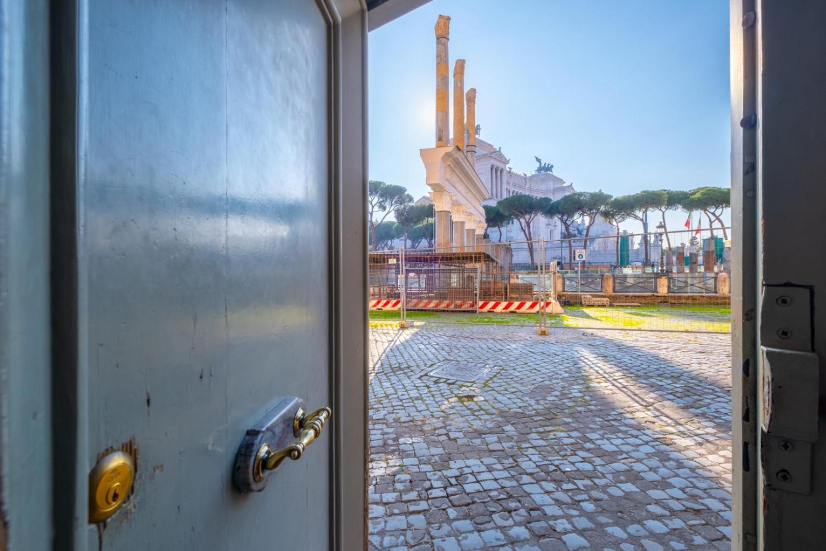 Elegant And Luxury Apartment @Altare Della Patria Rom Exterior foto